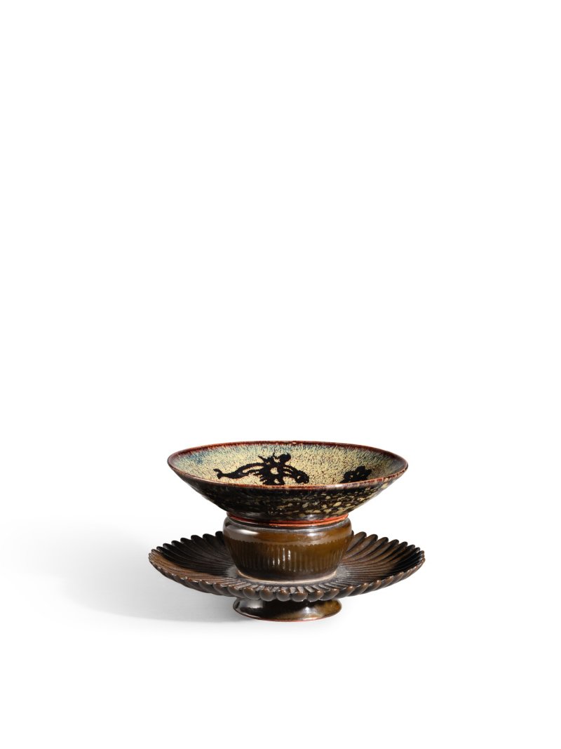 A Jizhou 'papercut' 'phoenix' tenmoku bowl, Southern Song dynasty | 南宋　吉州窰剪紙貼花鳳紋天目茶盞 - 图1