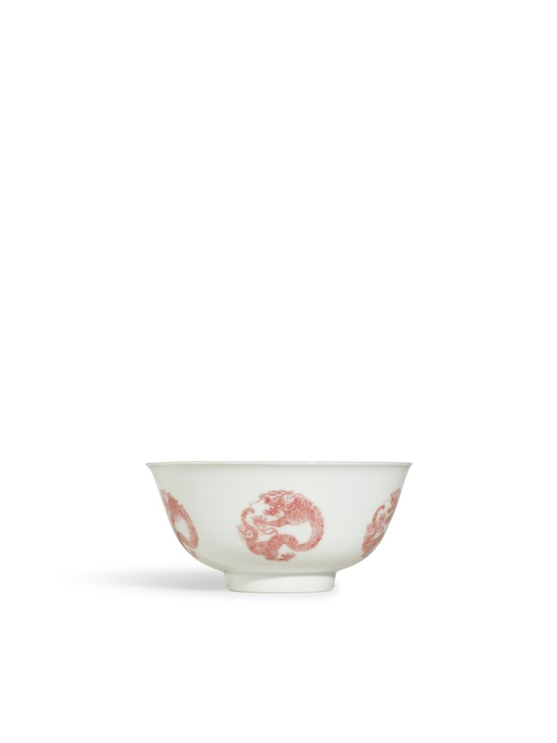 A fine copper-red-decorated ‘dragon’ bowl, Mark and period of Kangxi | 清康熙　釉裏紅團龍紋盌　《大清康熙年製》款 - 图1