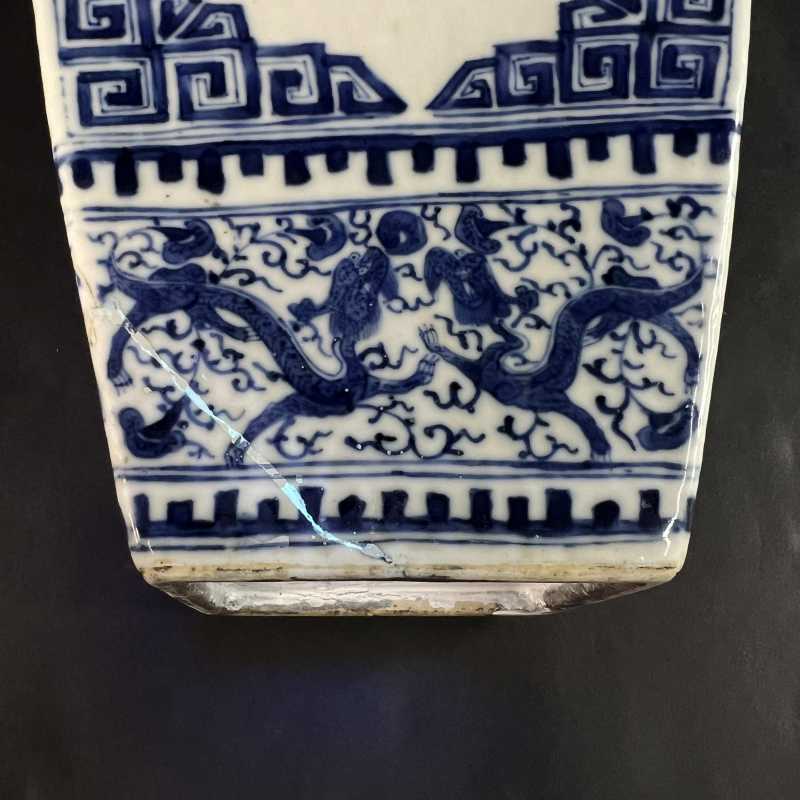 清中期 青花夔龙捧寿纹方瓶 - 图13