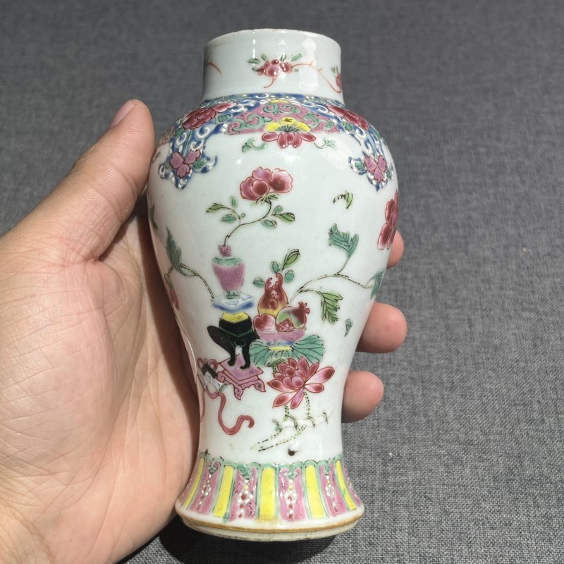 清雍正博古花卉梅瓶一对 - 图5