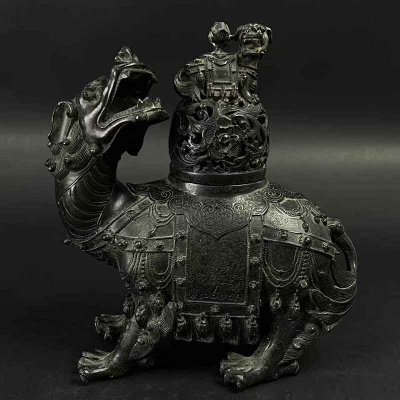 清晚期 铜瑞兽香熏 - 图1