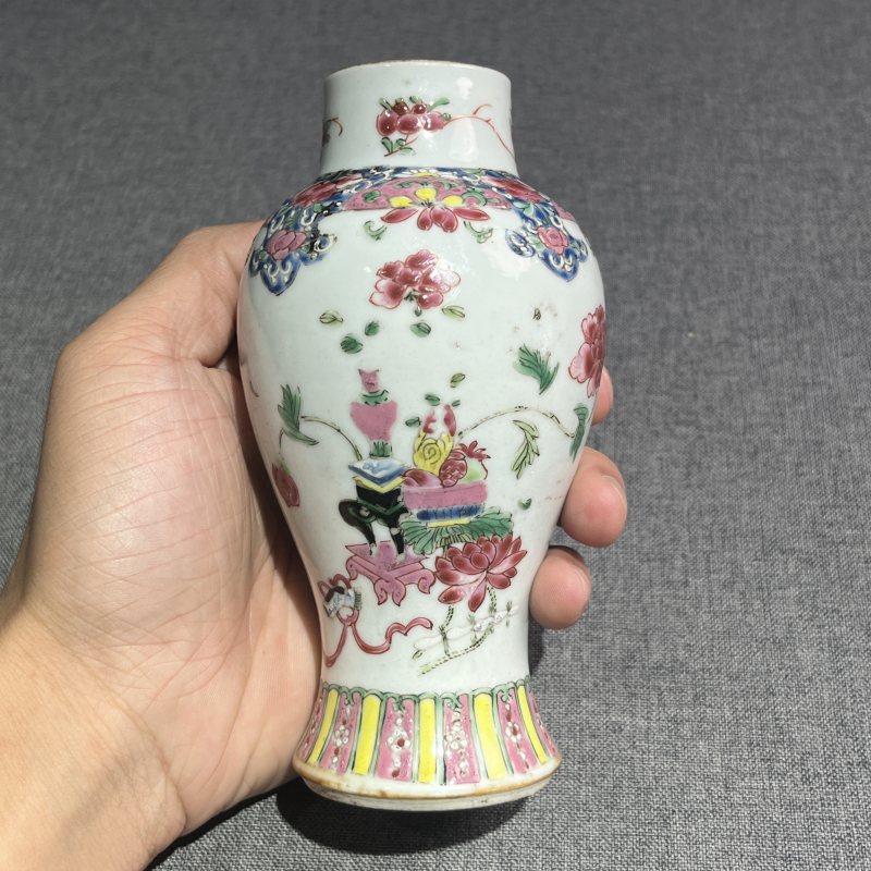 清雍正博古花卉梅瓶一对 - 图12