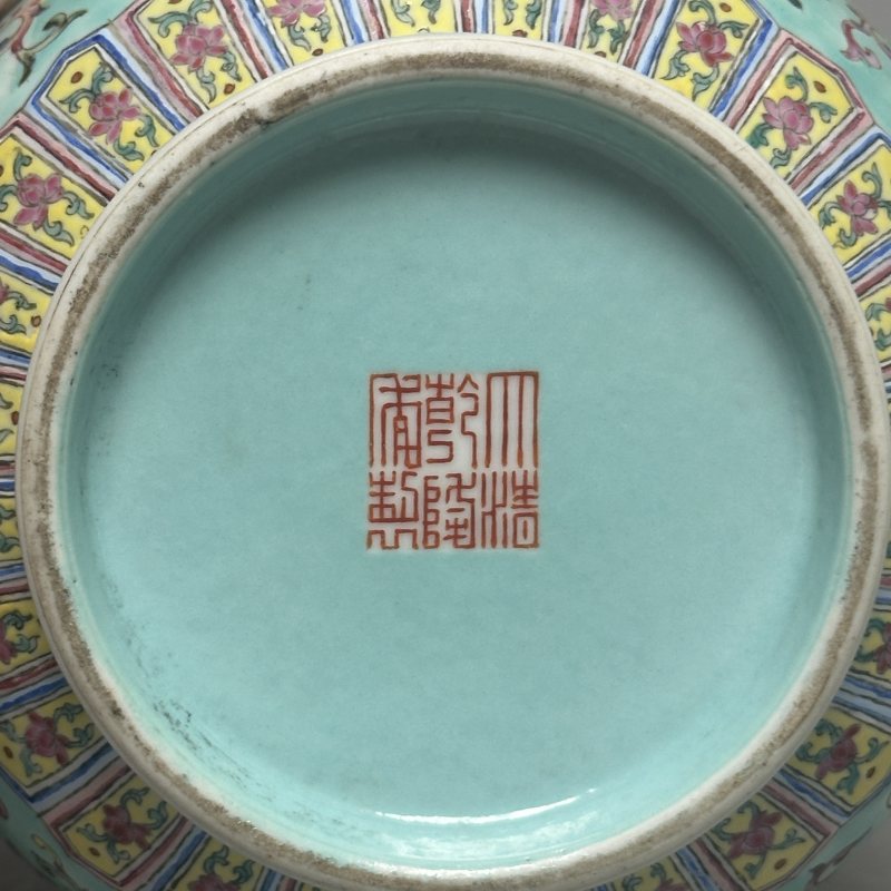 清晚期 绿地洋彩缠枝莲纹螭龙赏瓶一对 - 图13