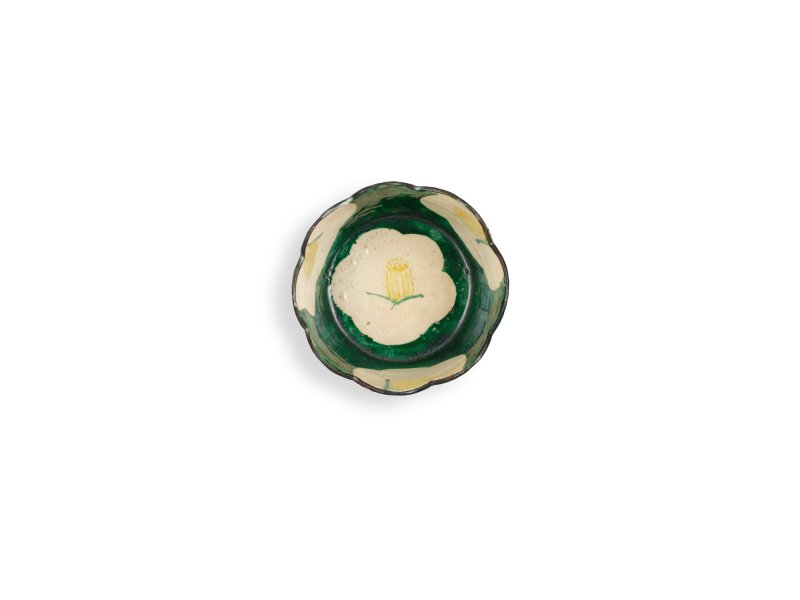 A set of five enamelled stoneware mukozuke [side dishes], signed on the base Kenzan (Workshop of Ogata Kenzen, 1663-1743), Kenzan ware, Kyoto, Edo period, 18th century | 尾形乾山　色絵椿文輪花向付　江戸時代中期　18世紀 - 图6