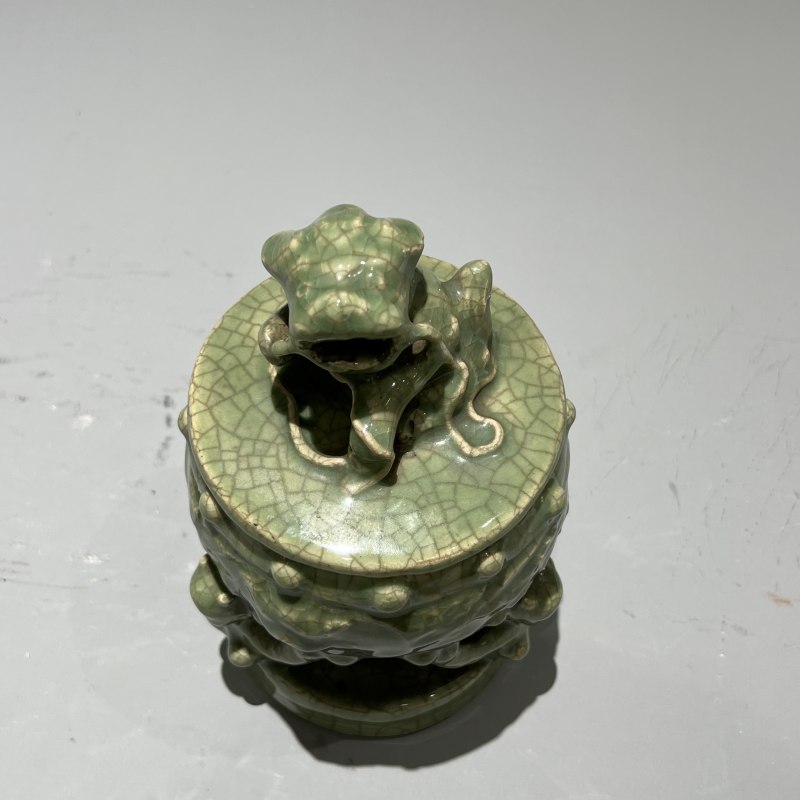 明代 青釉狮子香薰 - 图5