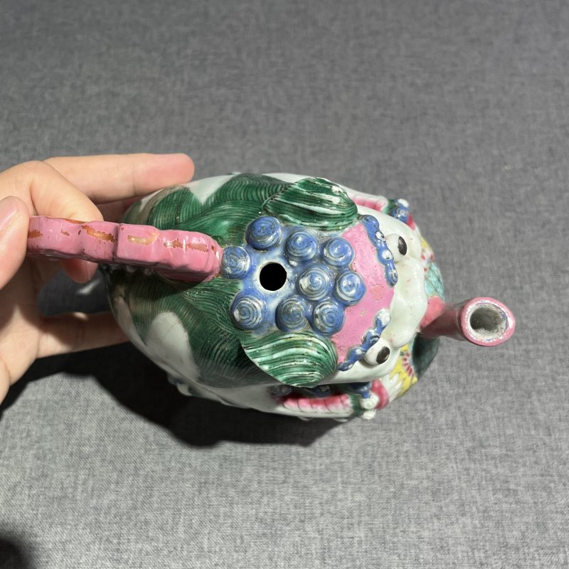 清雍正粉彩瑞兽执壶 - 图11