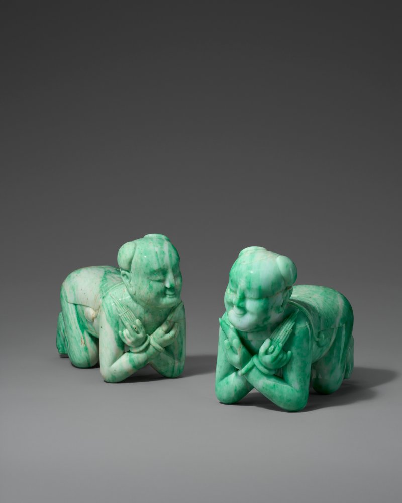 清 翠玉雕連生貴子枕一對  QING DYNASTY (1644-1911) - 图1