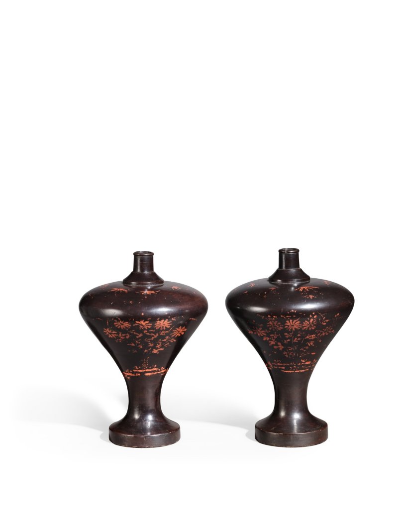 A pair of lacquer heishi [sake bottles], Muromachi period, 16th century |  黒漆菊竹文瓶子一對　室町時代　16世紀 - 图2