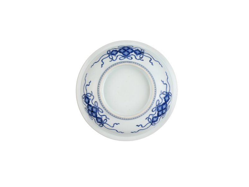 A porcelain dish, Nabeshima ware, Hizen, Edo period, late 17th – early 18th century | 色絵花籠文皿　肥前　鍋島藩窯　江戸時代中期　17世紀後半～18世紀前半 - 图3