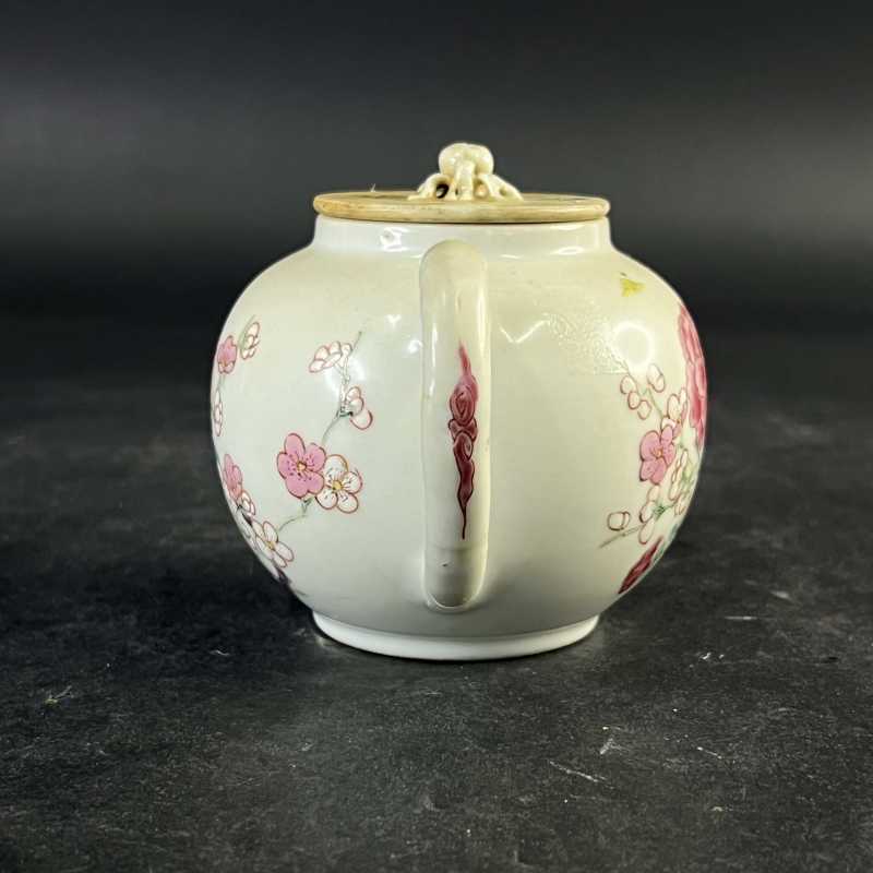 清 粉彩花蝶纹茶壶 - 图2