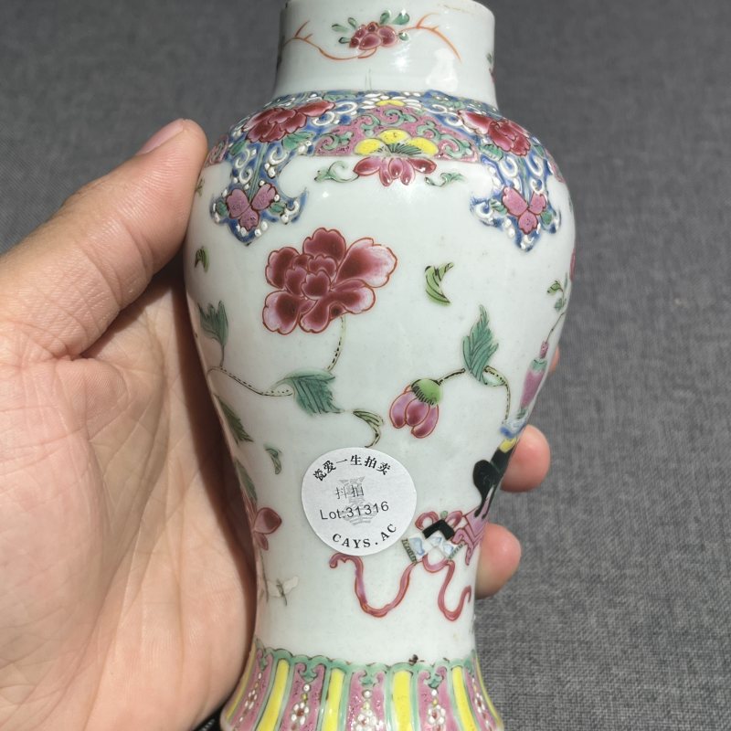 清雍正博古花卉梅瓶一对 - 图6