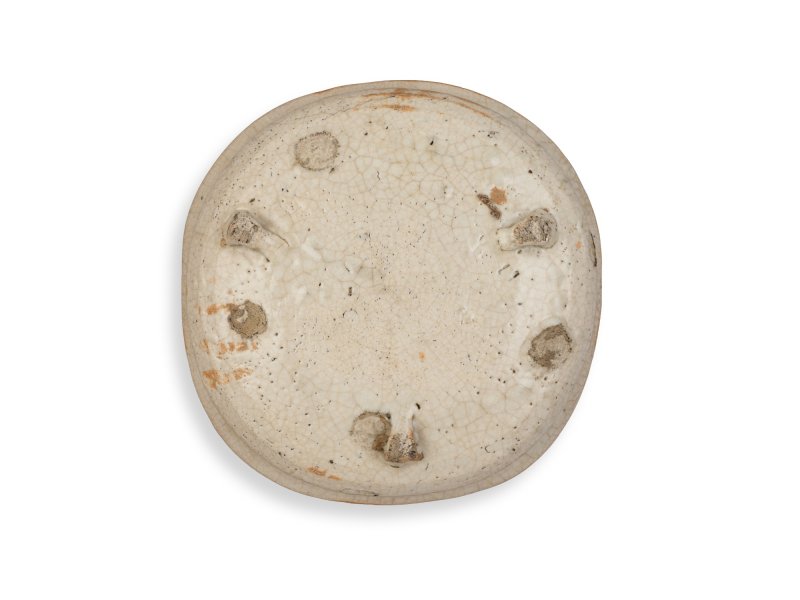 A stoneware dish, Shino type, Mino ware, Momoyama period, late 16th – early 17th century | 志野山水図鉢　美濃　桃山時代　16世紀末～17世紀初頭 - 图4