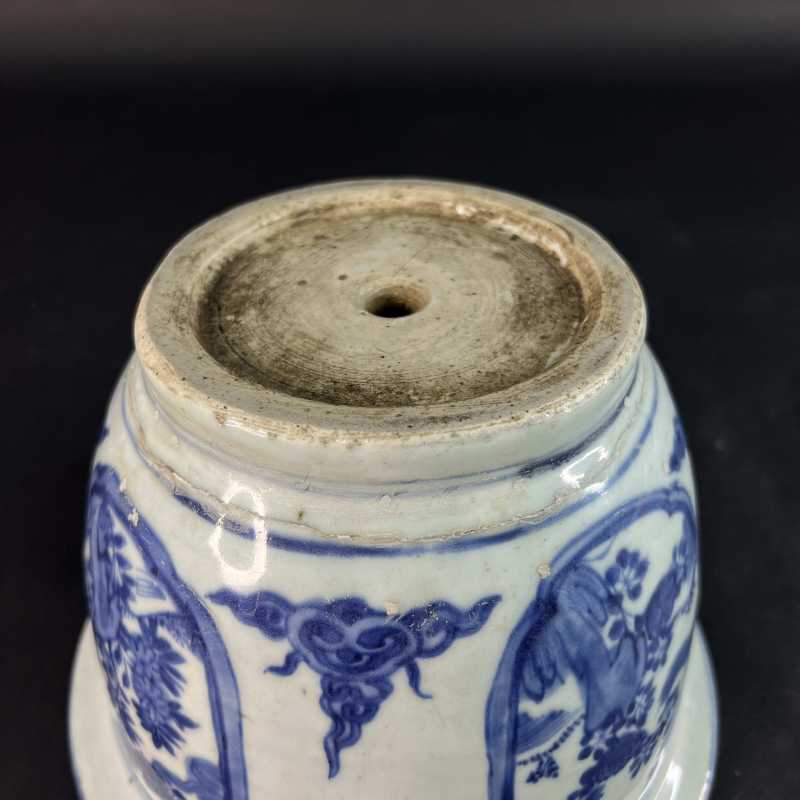 明万历 青花开窗洞石花卉纹花盆 - 图11