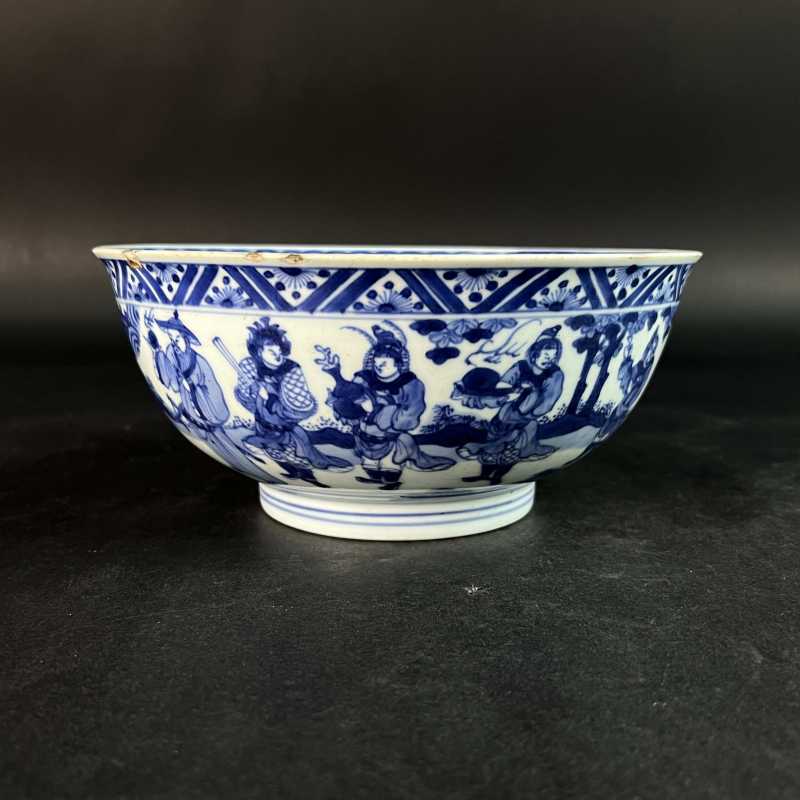 清雍正 青花外八蛮进宝内云龙纹碗 - 图2