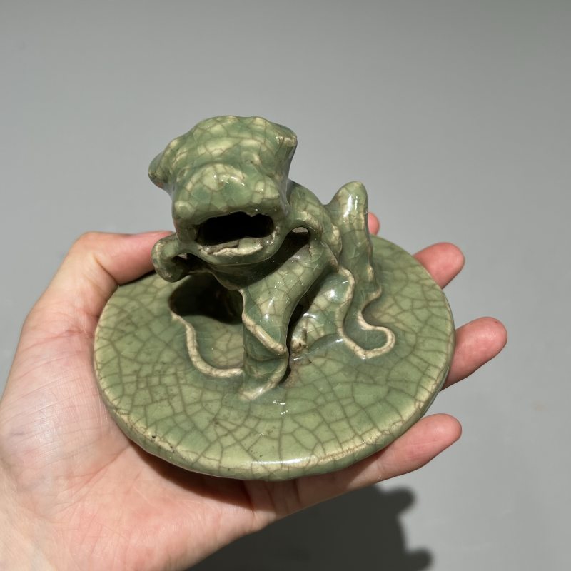 明代 青釉狮子香薰 - 图6
