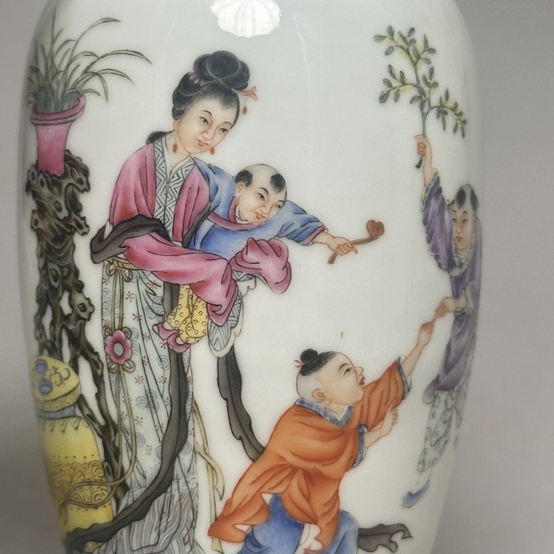 民国 粉彩仕女婴戏图瓶一对 - 图10