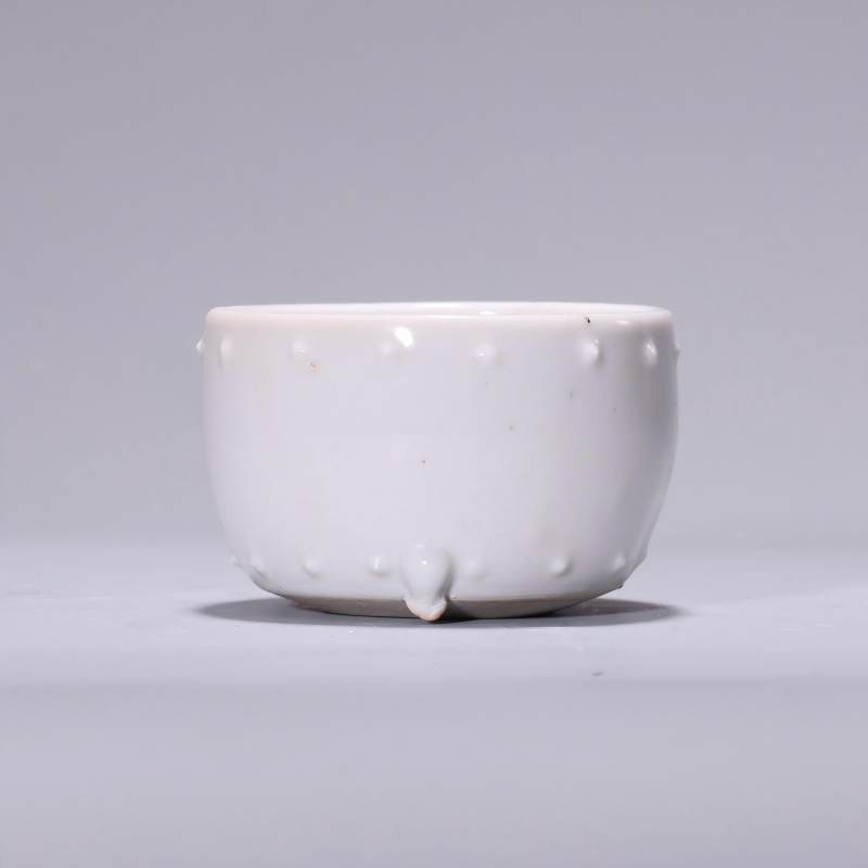 明代 白釉鼓钉炉