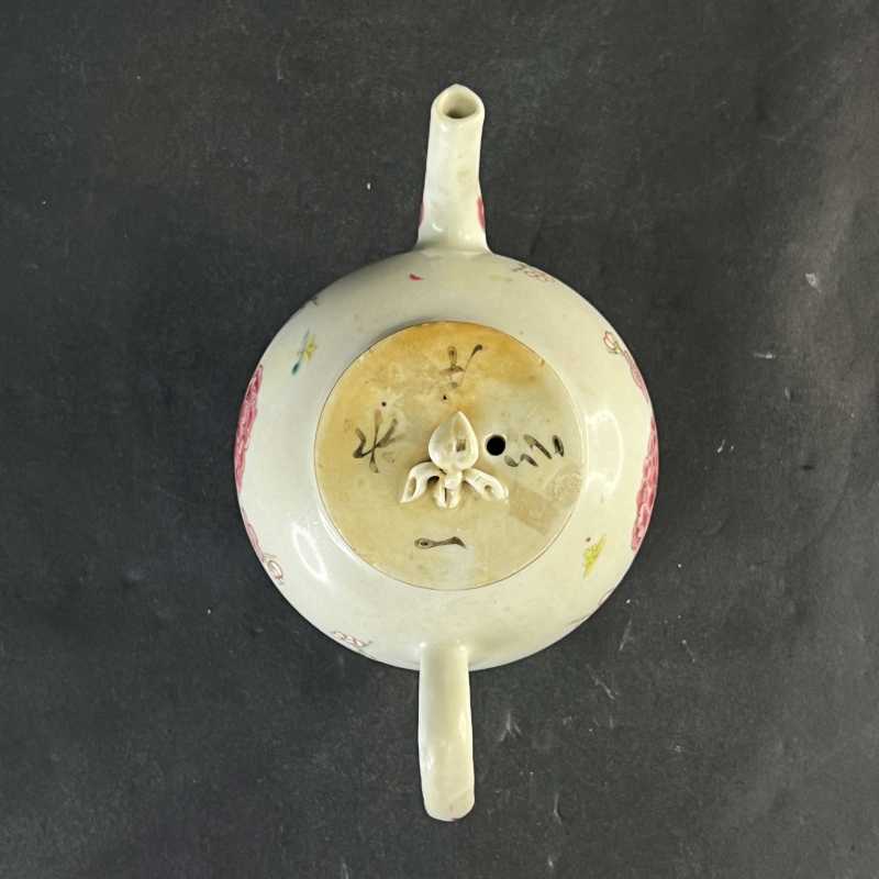 清 粉彩花蝶纹茶壶 - 图5