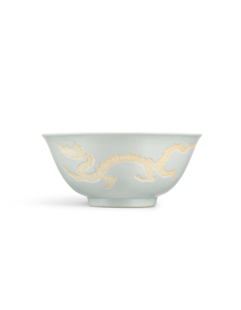 A rare biscuit-decorated 'dragon' bowl, Mark and period of Zhengde | 明正德　白釉素胎龍紋盌　《大明正德年製》款 - 图1