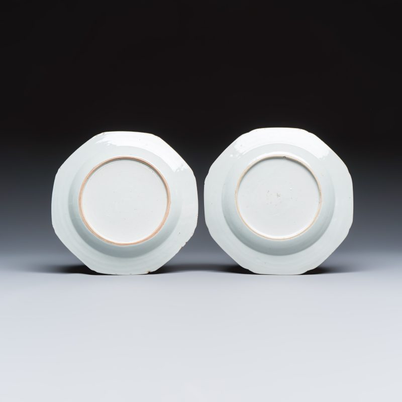 Two pairs of Chinese famille rose plates - 图3