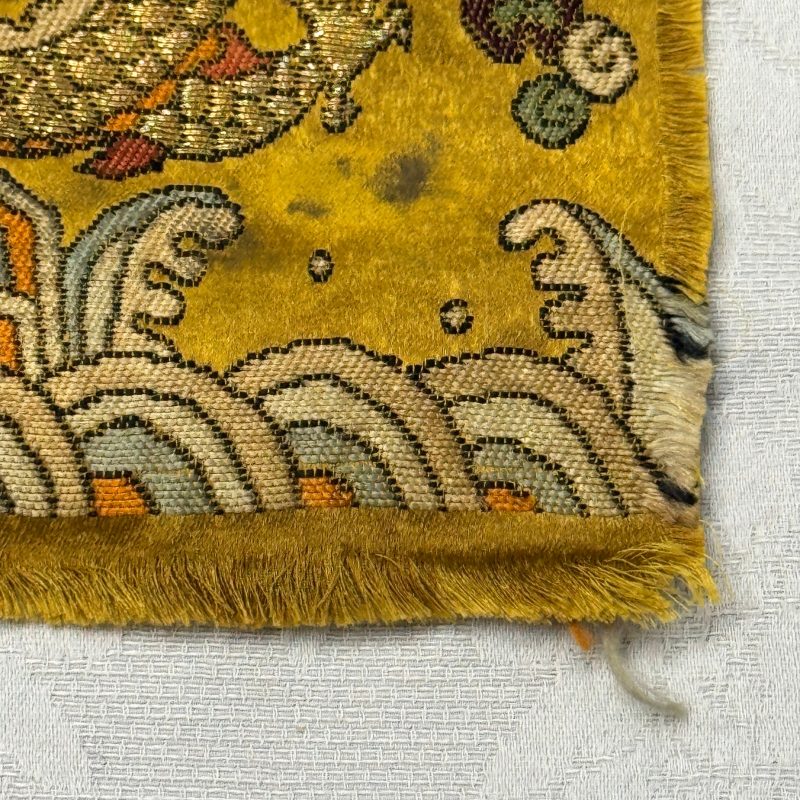 A small Chinese gold-thread brocade 'Dragon' panel - 图4
