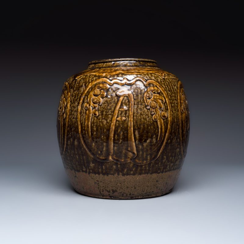 月中桂丹 | A Chinese brown-glazed slip-decorated 'Yue Zhong Dan Gui 月中桂丹' jar - 图3
