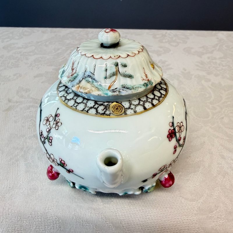 A Chinese famille rose 'Pheasant among Flowering Branches' teapot and cover with relief design - 图11