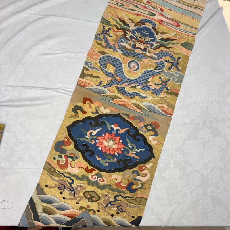 A Chinese kesi 'Deer, Crane and Dragon' panel - 图3