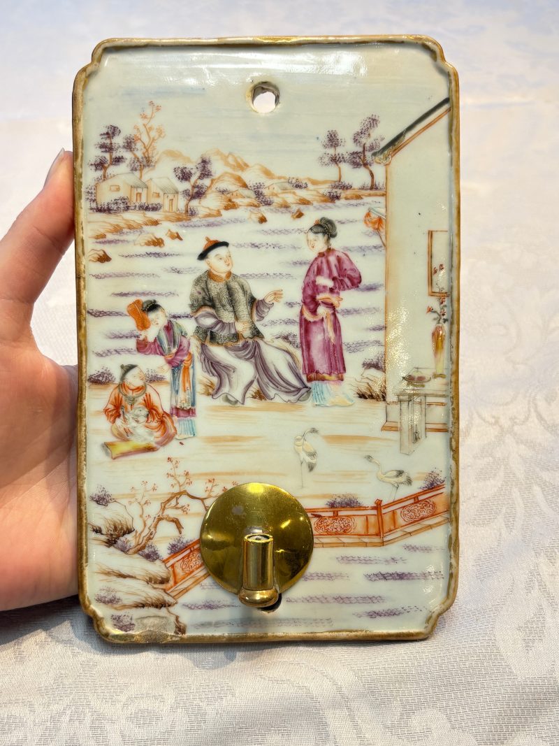 A pair of Chinese Canton famille rose 'Mandarin Subject' wall sconces - 图15