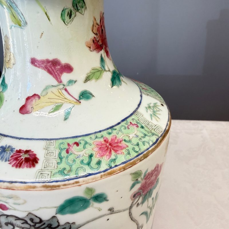 A pair of Chinese famille rose 'Court Lady in a Garden Setting' vases - 图12