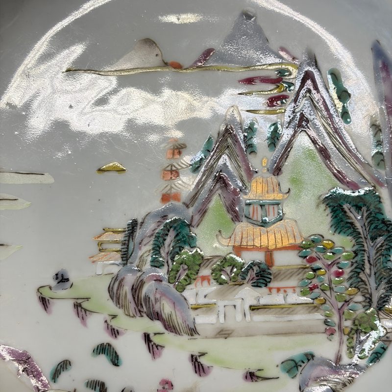 A collection of 13 Chinese famille rose 'Landscape' plates and dishes - 图32