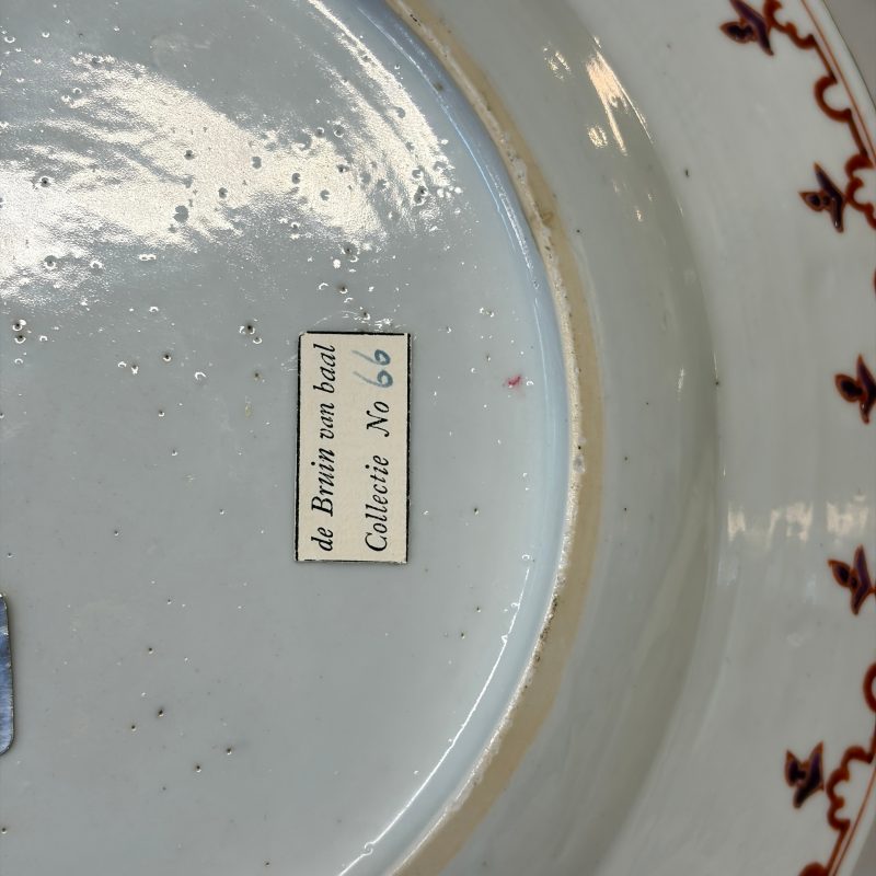 A Chinese famille rose 'arbour' plate after a design by Cornelis Pronk - 图11