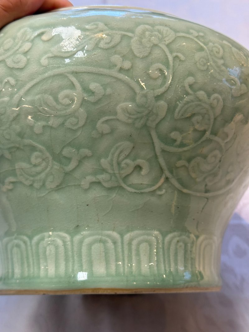 A Chinese celadon-glazed 'Flower Scroll' jar - 图13