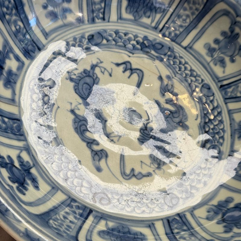 A Chinese Swatow blue and white 'Dragons' dish - 图9