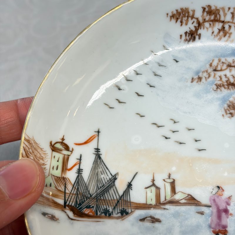 Three sets of Chinese export famille rose and grisaille 'European Subject' tea bowls and saucers - 图24