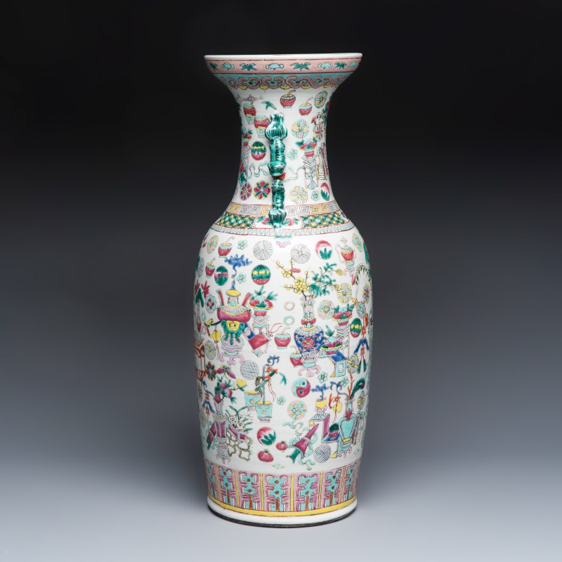 A Chinese famille rose 'Antiquities' vase and a jar - 图11