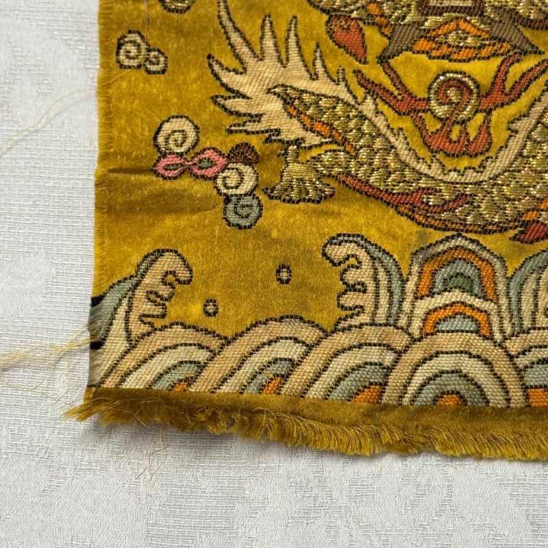 A small Chinese gold-thread brocade 'Dragon' panel - 图5