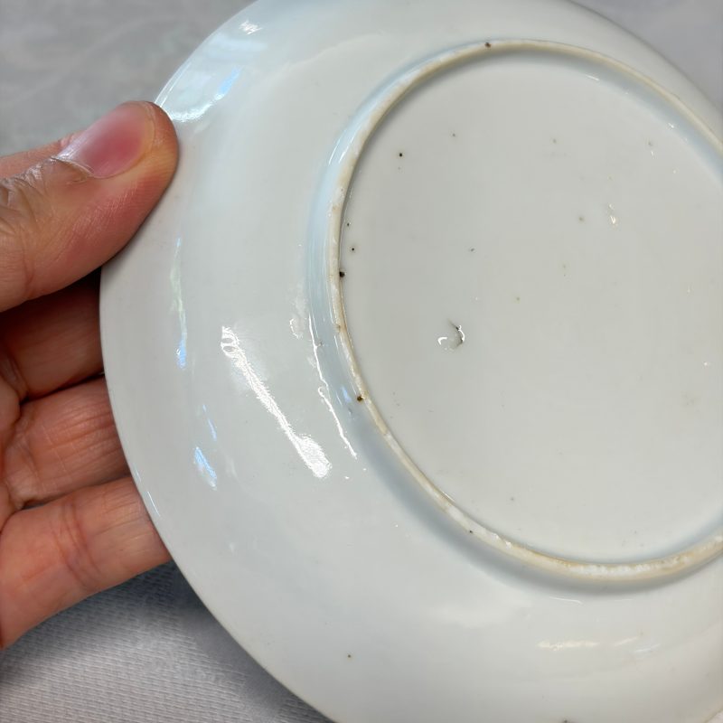 Three sets of Chinese export famille rose and grisaille 'European Subject' tea bowls and saucers - 图28