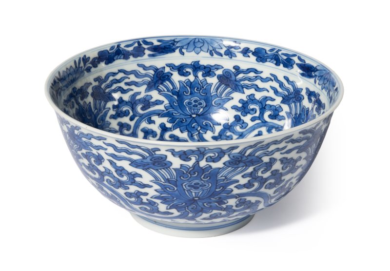 A blue and white 'lotus' bowl, Kangxi mark and of the period (1662-1722) - 图1