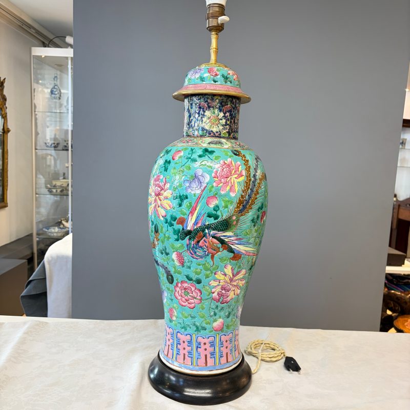 Three Chinese famille rose vases for the Straits or Peranakan market, one mounted as a lamp - 图58
