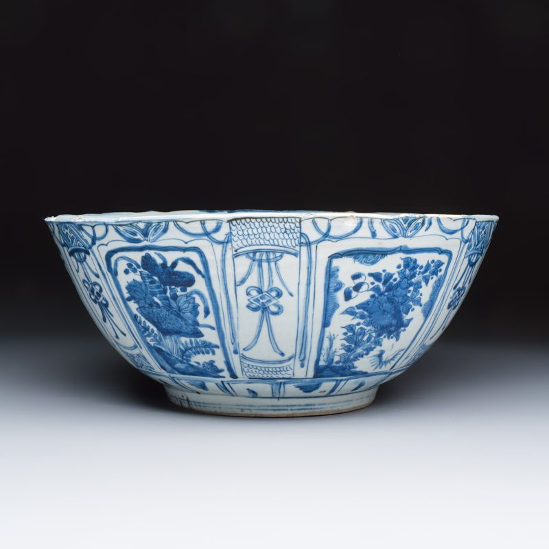 A large Chinese 'Kraak' blue and white 'Mountainous Landscape' bowl - 图4