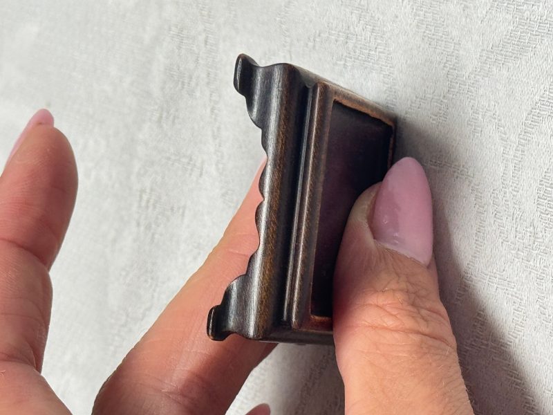Three Chinese monochrome wares, one with a wooden stand - 图37