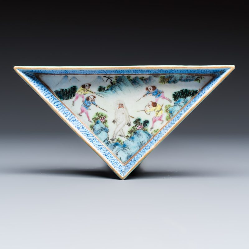 A Chinese famille rose 'Foreigners Hunting' six-piece sweetmeat set on a wooden tray - 图11