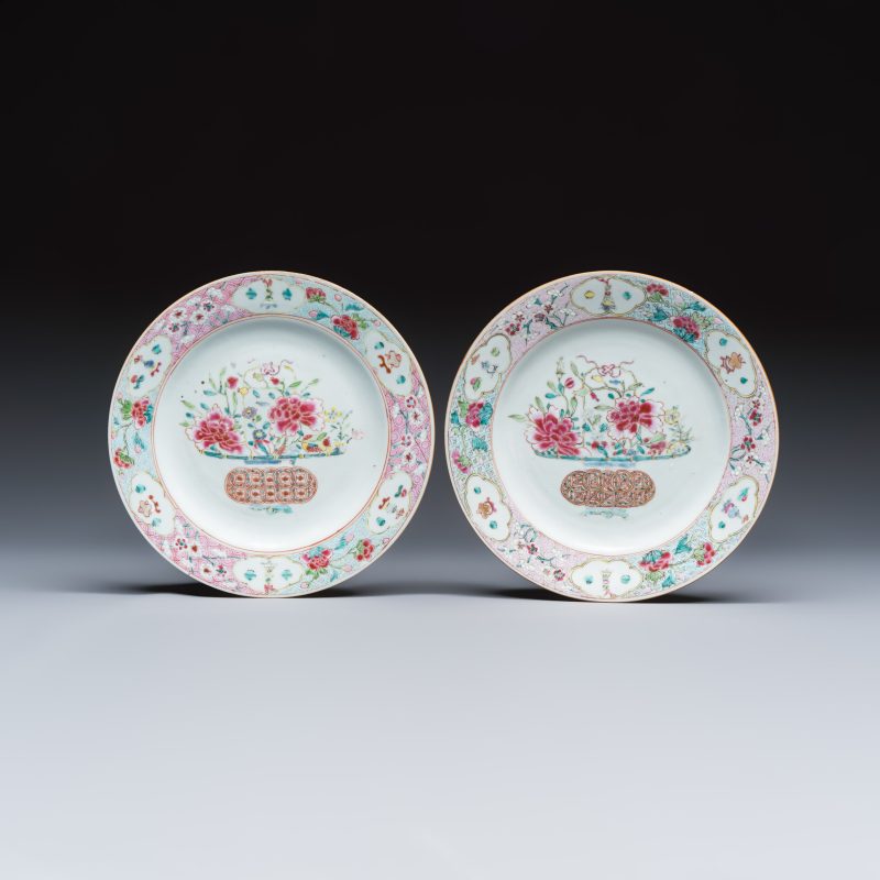 Two pairs of Chinese famille rose plates - 图4