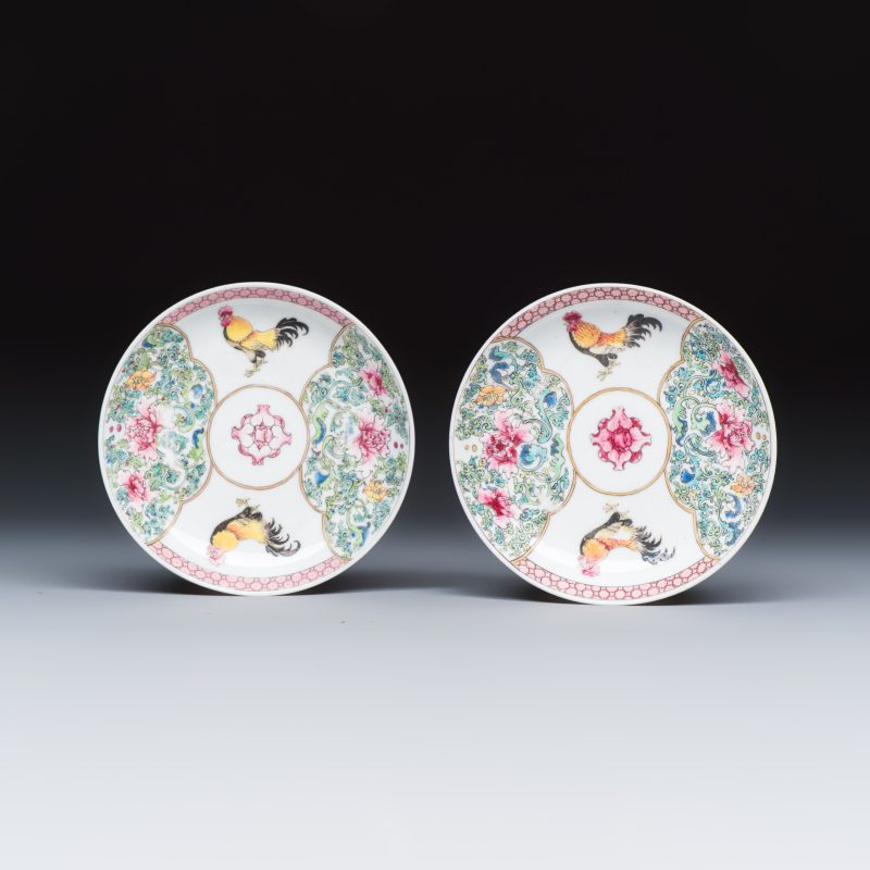 A pair of fine Chinese famille rose 'Rooster' tea bowls and saucers - 图2
