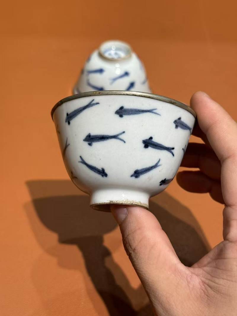 清晚期 青花鱼纹杯一对 - 图5