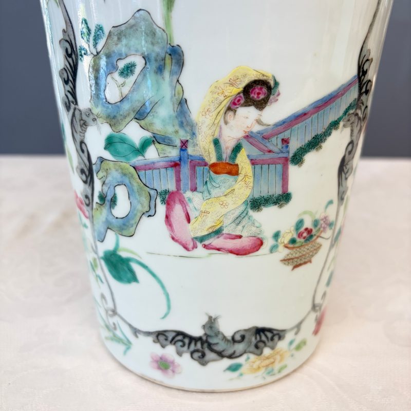 A pair of Chinese famille rose 'Court Lady in a Garden Setting' vases - 图14