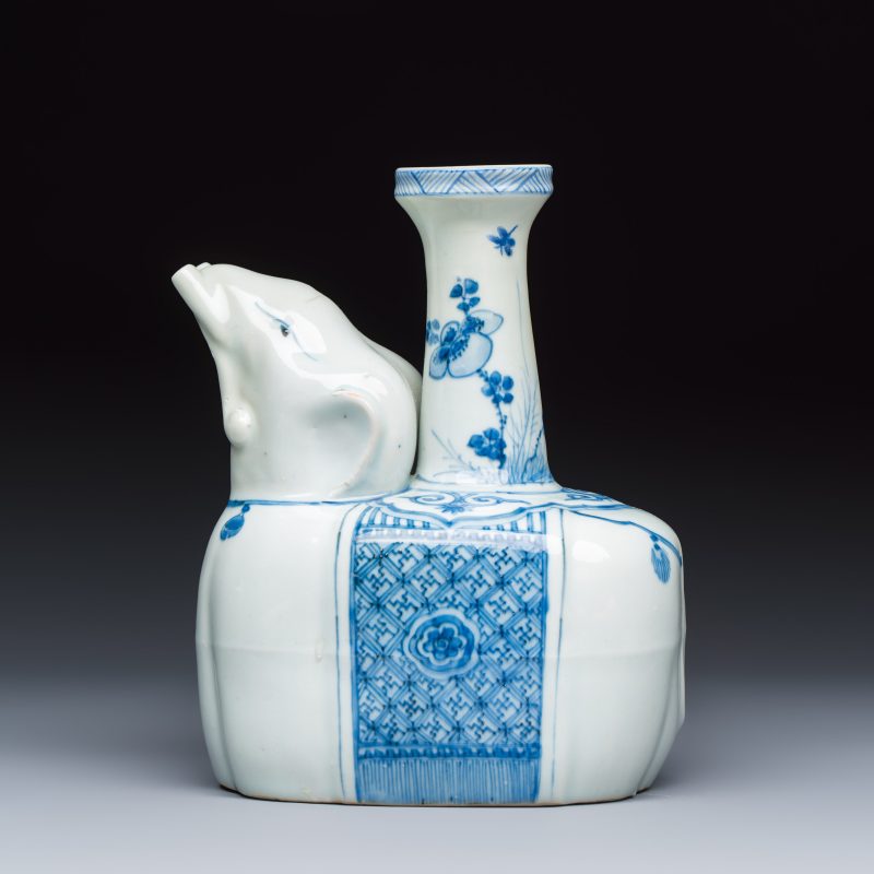 A Chinese blue and white 'Elephant' kendi - 图2
