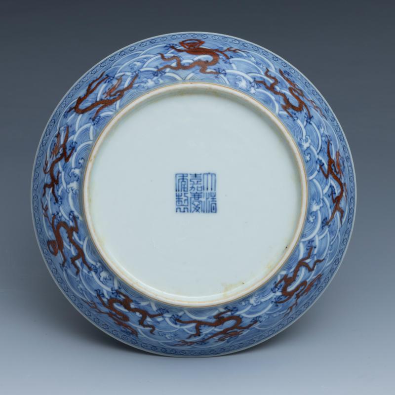 A pair of underglaze blue and iron-red decorated 'dragon' dishes, Jiaqing mark and of the period (1796-1820) - 图7