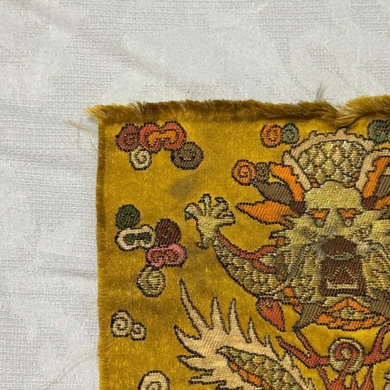 A small Chinese gold-thread brocade 'Dragon' panel - 图6